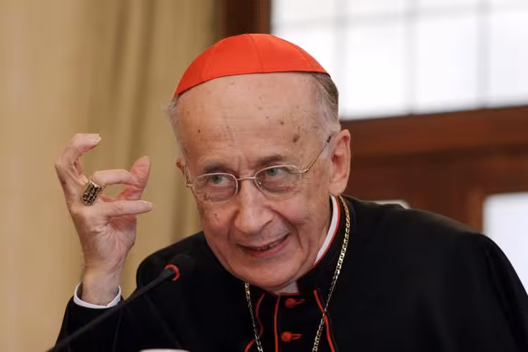 una foto del card. Ruini